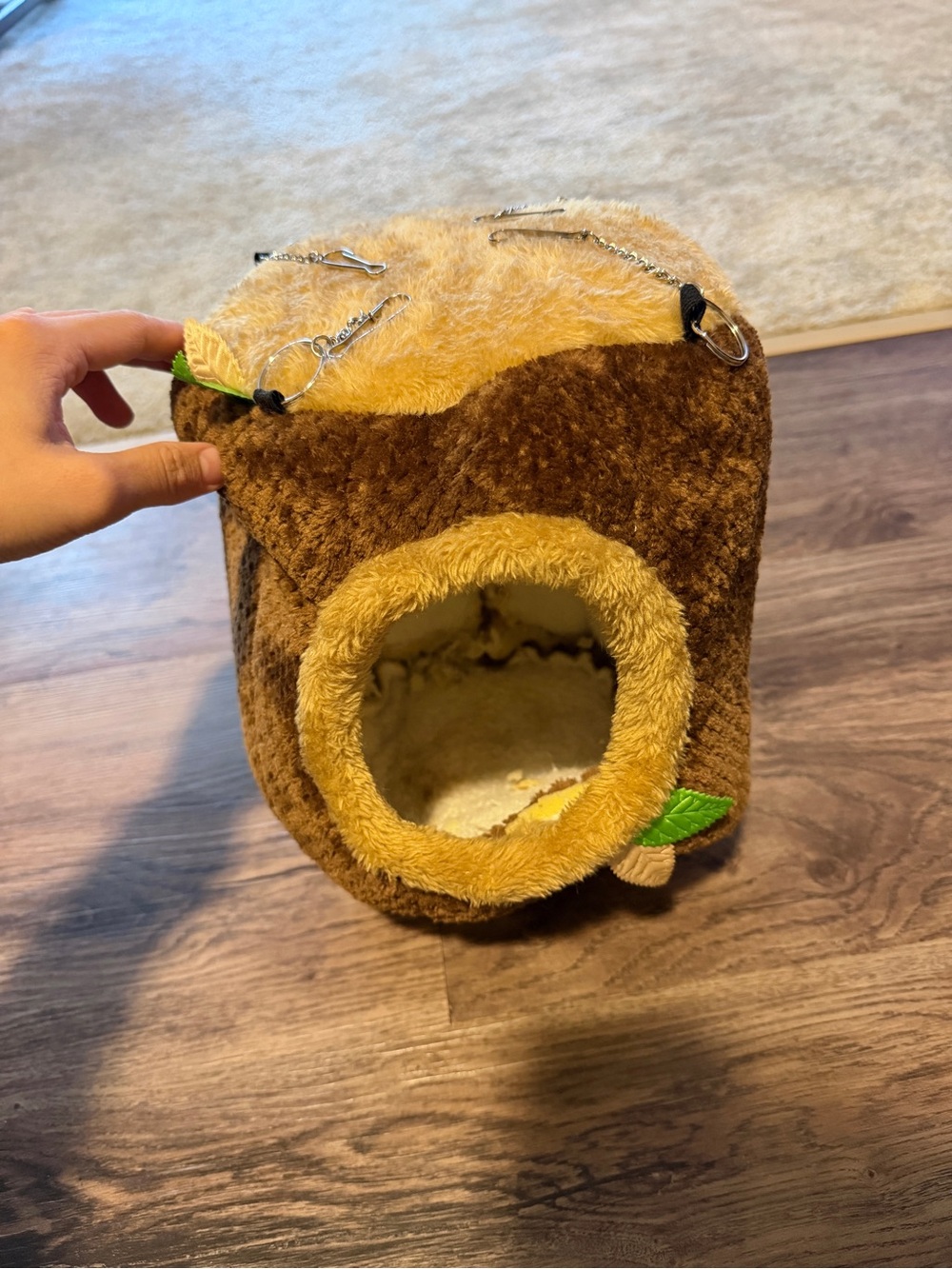 Hanging Tree Stump Small Pet Bed Cozy Hideout for Guinea Pig Rabbit Chinchilla
